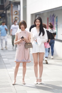 【精选街拍】Vol.3635 一始街拍作品 - 白色短裙消失装 [102P+1V-1.13GB]